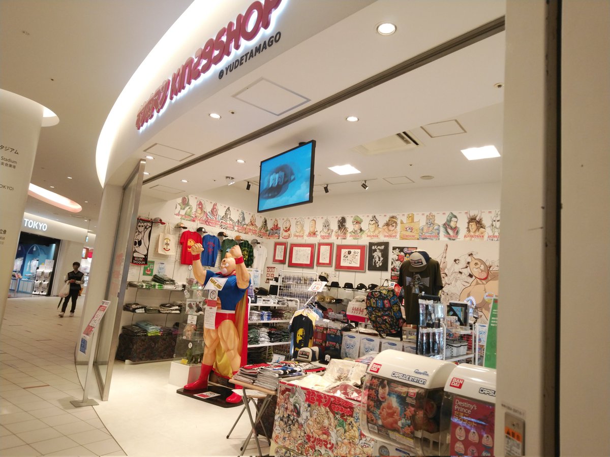 Tomo_Bluesky10's tweet photo. 今日は諸用でダイバーシティへ寄り道。
KIN29SHOPや未来デパートもあるけど、必ず見てしまうのはいつもと変わらない尻。
#ダイバーシティ #HelloKittyJapan https://t.co/l7a7gbwfbK