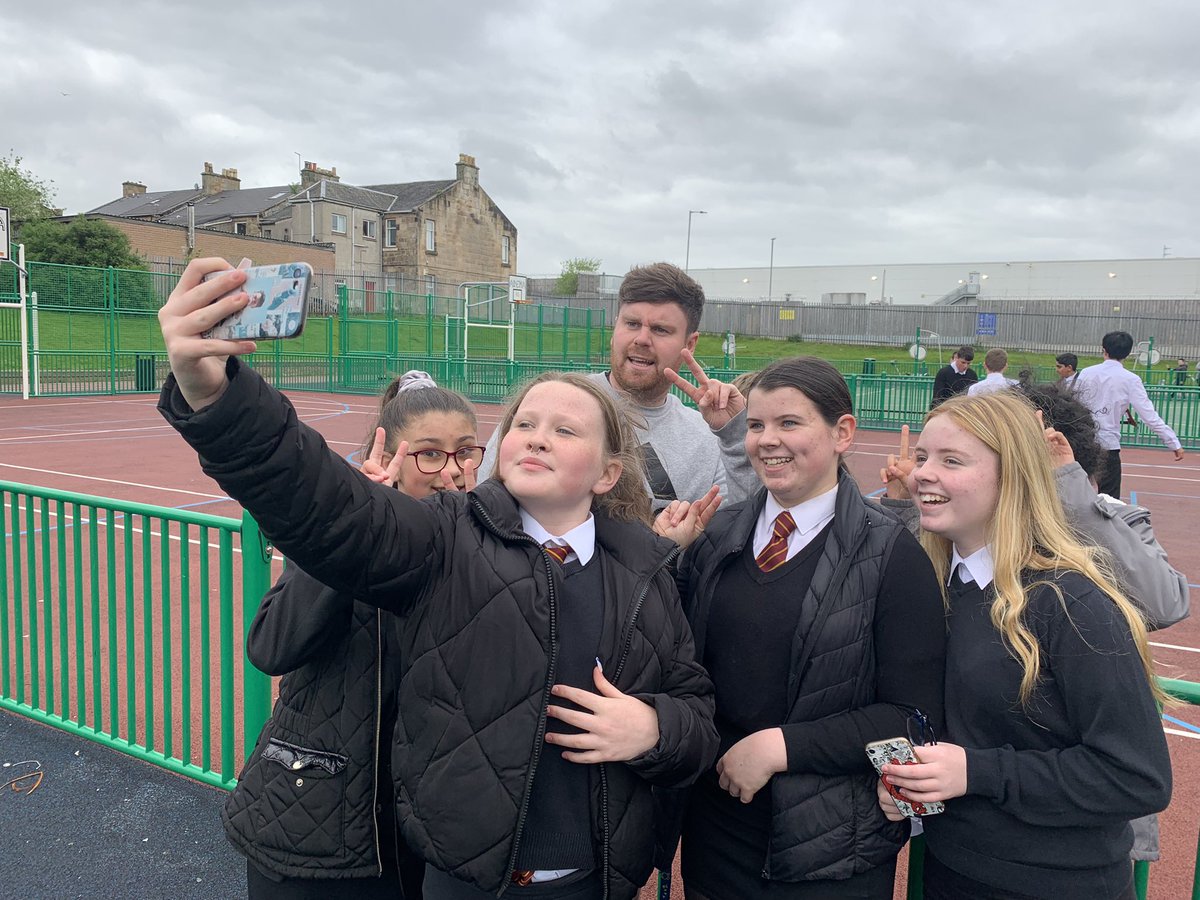 BellshillA's tweet photo. #outdoorlearning with the S1 pupils this morning @BellshillPe 
Great activities organised by Mr Clark ! 
⚽️ 🏐 🗺 🏀 https://t.co/tq9QsMNypt