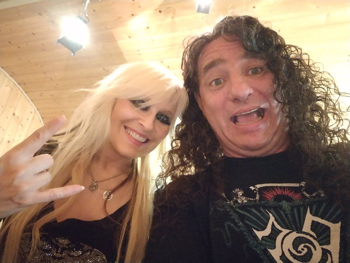 DoroOfficial's tweet photo. Happy beerthday and happy 40th anniversary with @tankardofficial to Gerre!
🍻🤘🍺💪🍹❤️🚱🙏
#Cheers, #Doro
#doropesch
#warlock
#allformetal
#allweare
#HappyBirthday
#tankard
#gerre https://t.co/ZY8fntXBZL