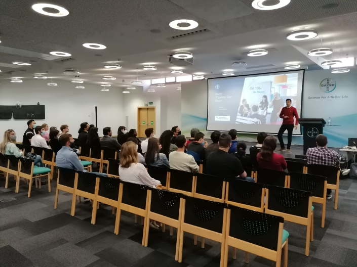 BDTalent's tweet photo. #ITneraryDay kicks off!👨‍💻
An event where Barcelona's young international #talent:
✅Will visit top #digital companies
✅Will network with their recruiters
✅And will find a #job in the digital sector

On our way to the headquarters of the main digital companies of #Barcelona!🚌💨 https://t.co/jtuiqHyc8B