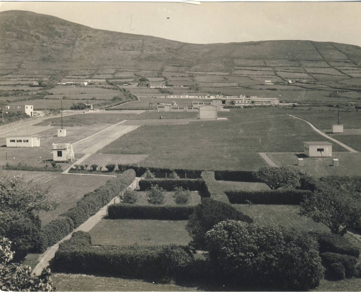 Calum_Sweeney_'s tweet photo. Join LIVE for a meadow tour today as we talk about bringing back meadows to a historic place. Kicking off #NationalBiodiversityWeek with #MeadowMaking!
Location: Valentia Meteorological Observatory, Cahersiveen.
Time: 3 to 4:30pm
No ticket required. https://t.co/rN2Wrw6liu