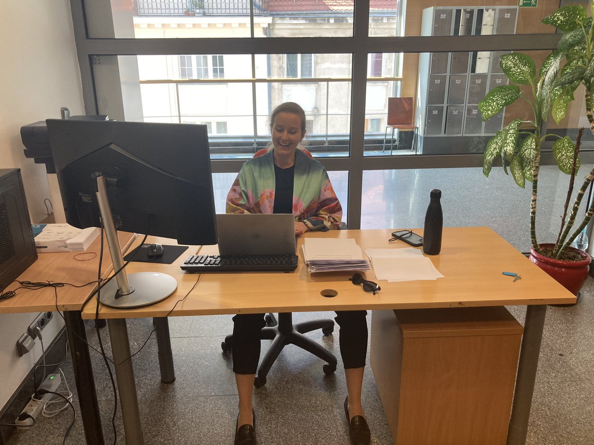 DigitJusticeUWr's tweet photo. Our @k_parchimowicz presenting her research right now - join us online to hear on„Do not get lost in the cloud. How EU institutions could avoid legal and practical problems with cloud services”! #DJSS #DigitalJusticeSeminarSeries #research #newtechologies https://t.co/CFtgFAEXrf