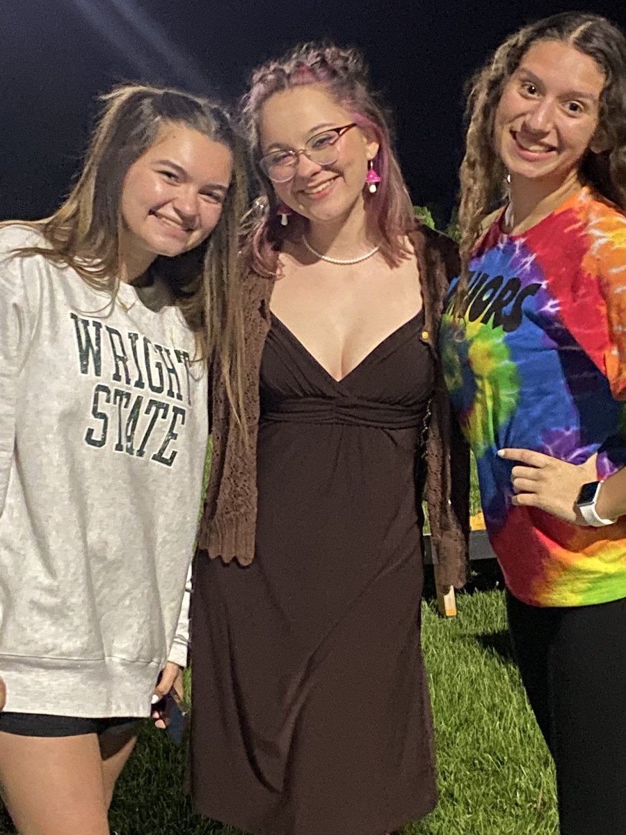 SpringboroHS_AP's tweet image. Starting the morning with our 2022 seniors @Springboro_SHS Senior Sunrise &amp;amp; Breakfast 🌅 ☀️ #thetasselwasworththehassel #Classof2022 wearepathers 🐾💙