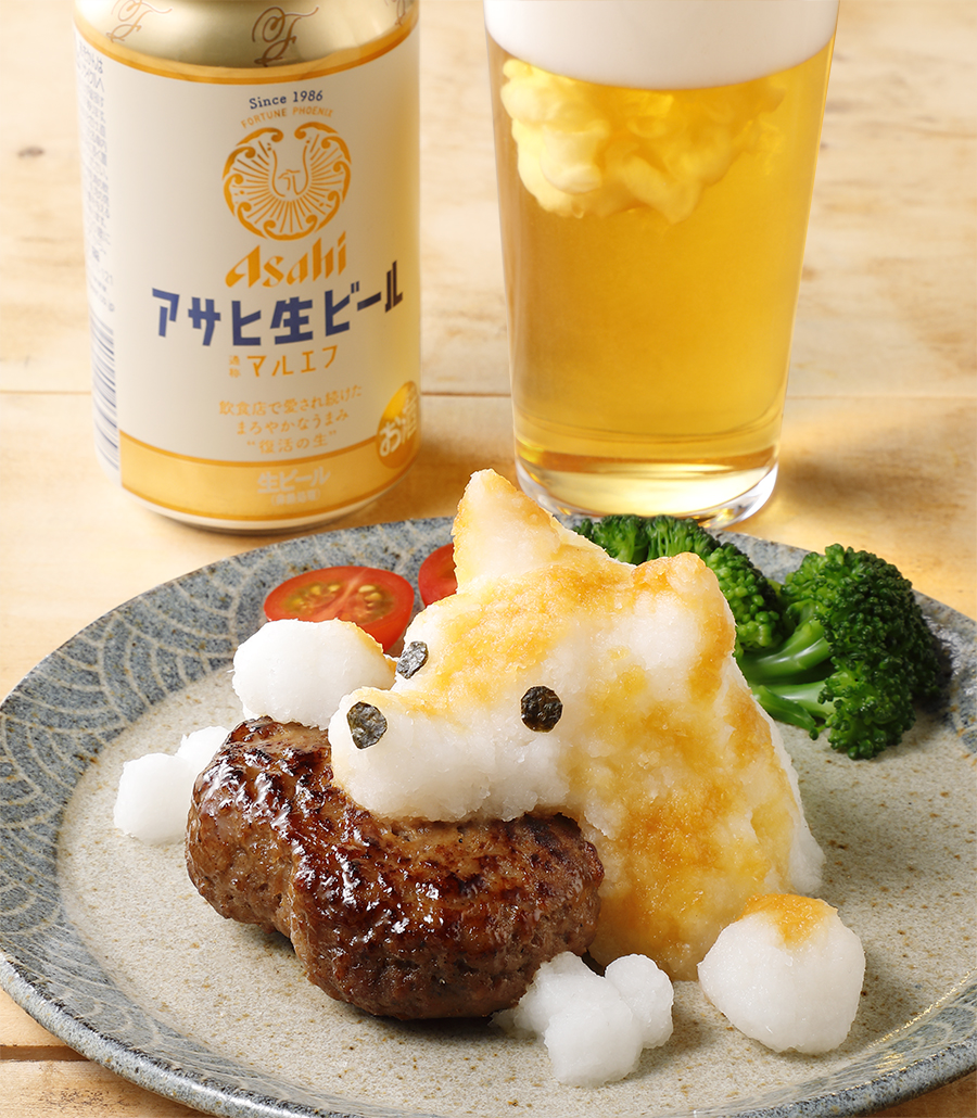 asahibeer_jp's tweet photo. #愛犬の日 は、僕の愛犬を紹介！
先にハンバーグを食べちゃう、おちゃめさんです。

も〜、こまったなぁ。ふふっ
#マルエフ 飲みながら、大根おろしの愛犬をめでる。
まったり、幸せですね。

🐶＜ワワワン、ワンワン、ワフ、ワン
（みなさま、今日もおつかれ生です。） https://t.co/Z2PJvhPaAj
