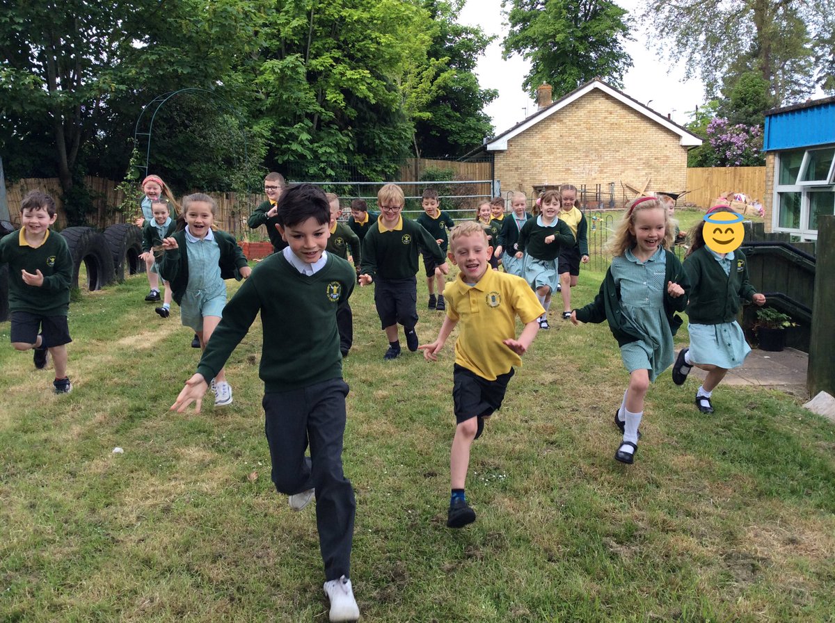 StMarysRCSch's tweet photo. Dosbarth Draenog love playing the odd and even maths game! #Maths #OddandEven #Fun #Learning #DosbarthDraenog https://t.co/BJBWEOuOHu