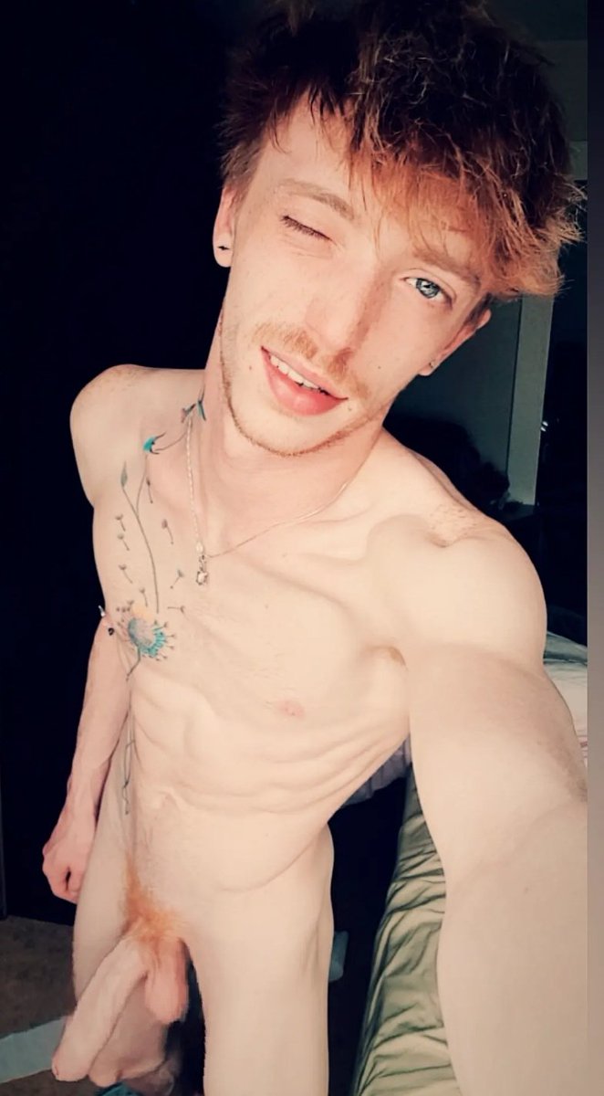 Bonjour twitter 👋
Je vous souhaite un bon vendredi ! 
Ce que j'aime le plus le matin ?🥰 
Une pipe ! Non d'une pipe ! 🥵🔥
RT🔄 si tu m'offre ta bouche !👅
@DiablexP <a href="/BarnierLoic/">Loïc Barnier | Réalisateur & Acteur 🏳️‍🌈</a>