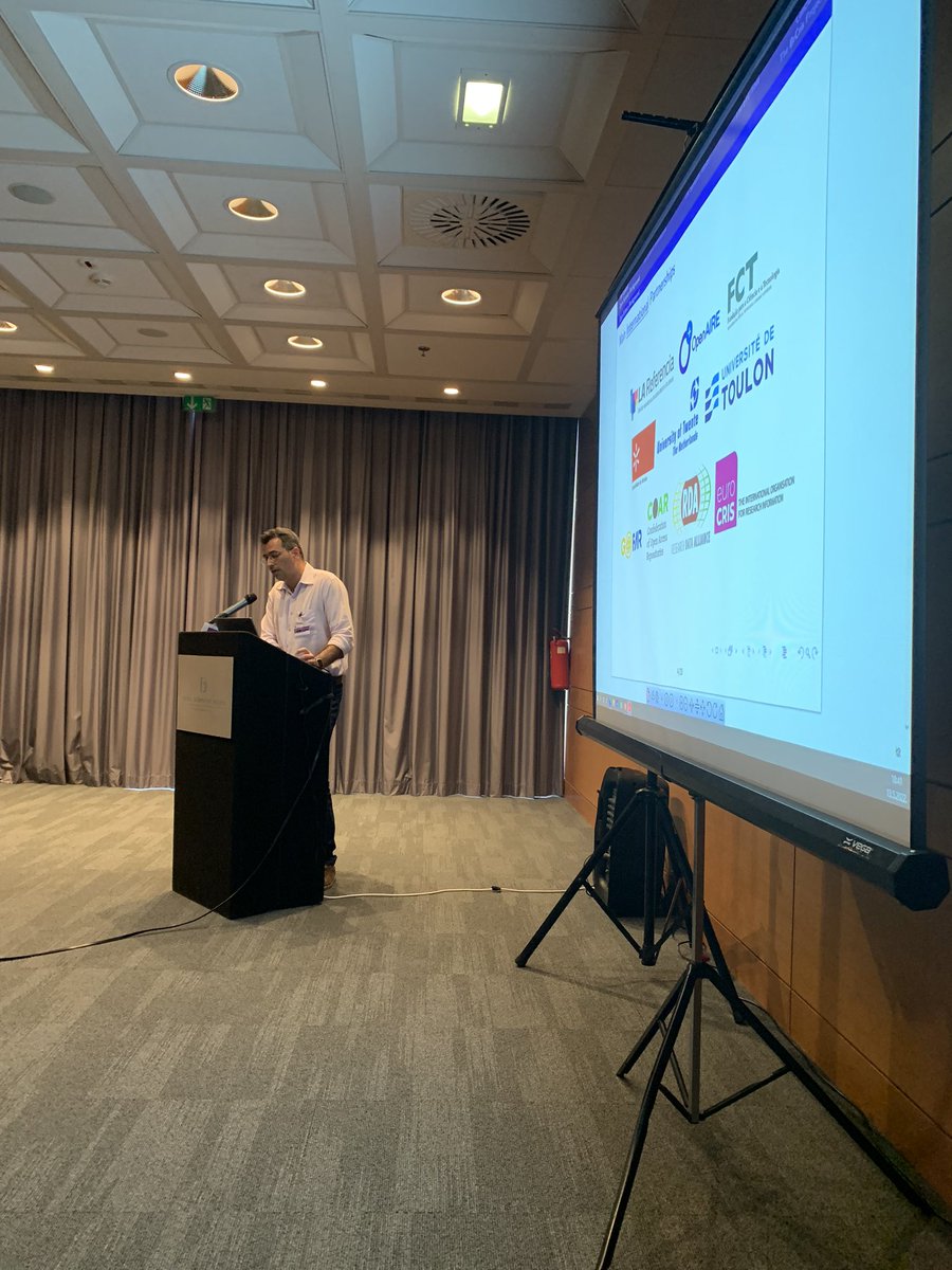 annaguillaumet's tweet photo. At the @VIVOcollab track within the #CRIS2022 conference Washington Segundo is presenting the project of implementing a national #CRIS in Brasil with #VIVO The #BrCris https://t.co/4iWJNpWYXE