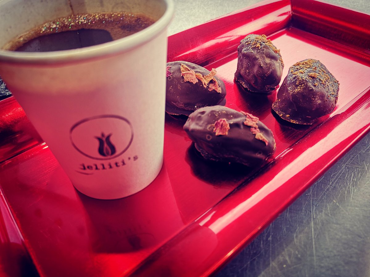 The wind is stronger than we were all expecting, so we all deserve a strong coffee to get through the gales
#jellitiscoffee #TurkishCoffee #StuffedDates