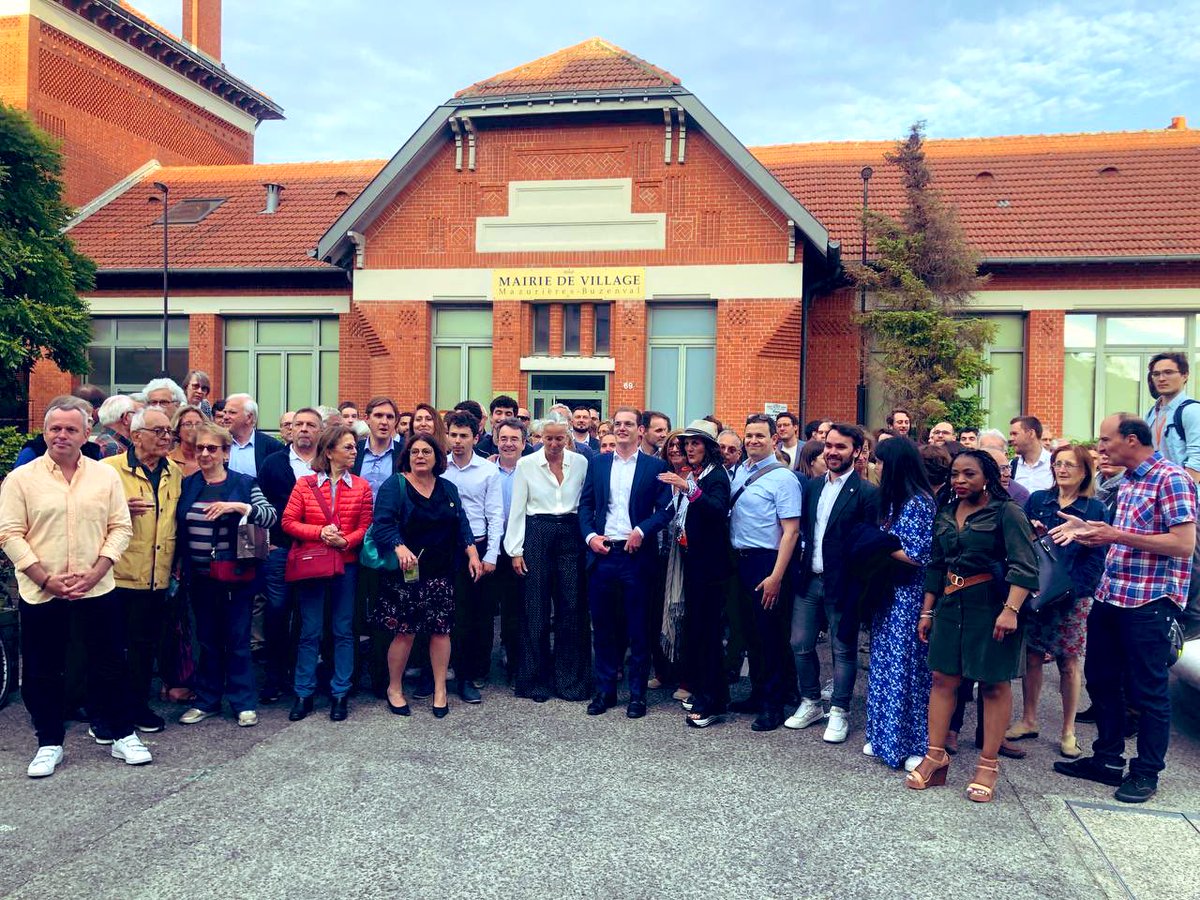 Pour donner à @EmmanuelMacron une majorité forte et cohérente, élus et militants étaient rassemblés autour de @GabrielAttal pour le lancement de campagne législative de @PierreCazeneuve très engagé sur les sujets d’éducation,jeunesse et écologie🚀
#circo9207 
#legislatives2022