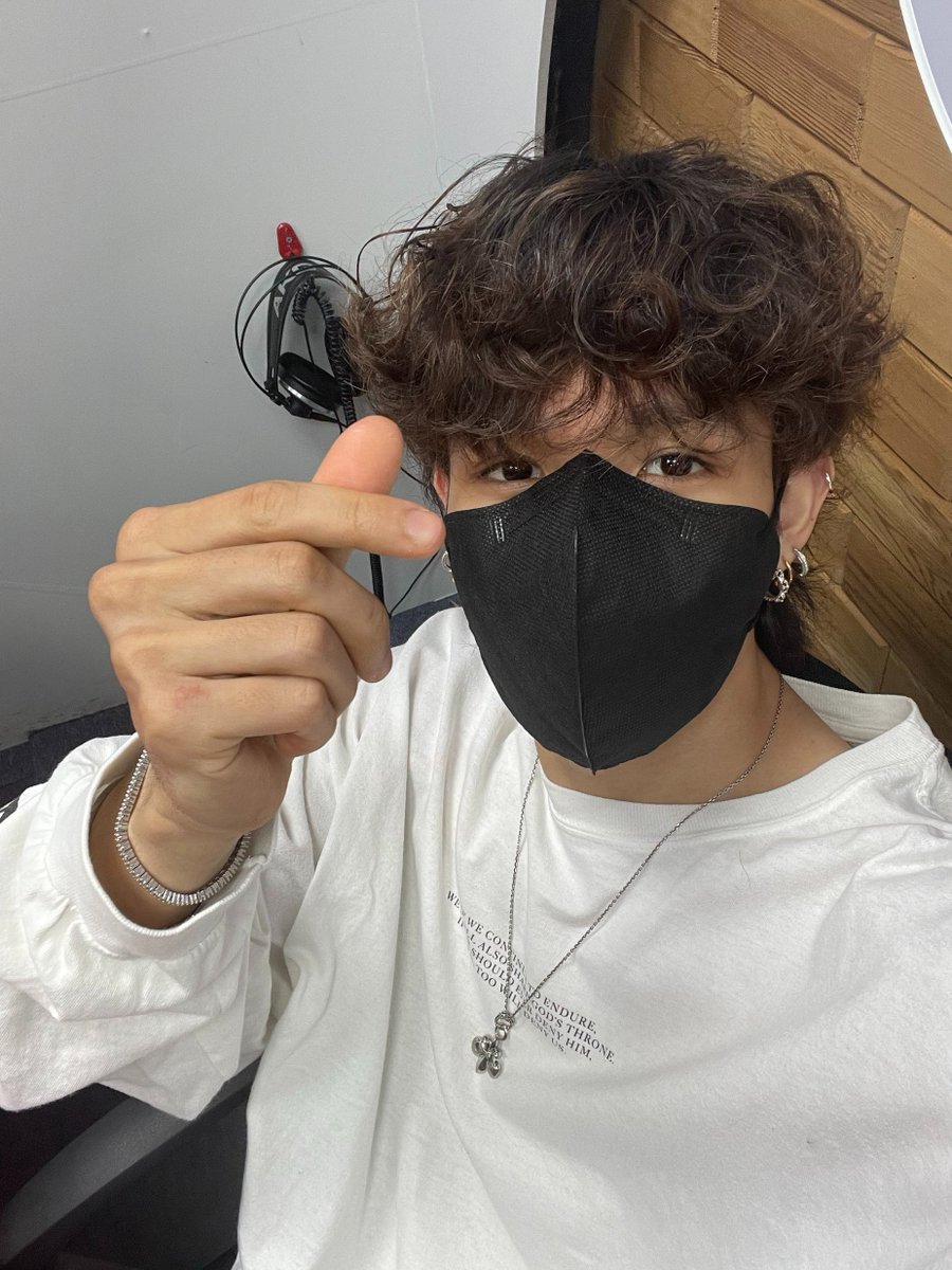SAMUEL_twt_'s tweet photo. [#사무엘]

잠시 후 8시 아리랑 라디오 <Radio'n Us>에 사무엘이 출연합니다.
사무엘과 라디온어스에서 불금 함께 보내요❤‍🔥

#SAMUEL #RADIONUS https://t.co/UJJ2s0Gycp