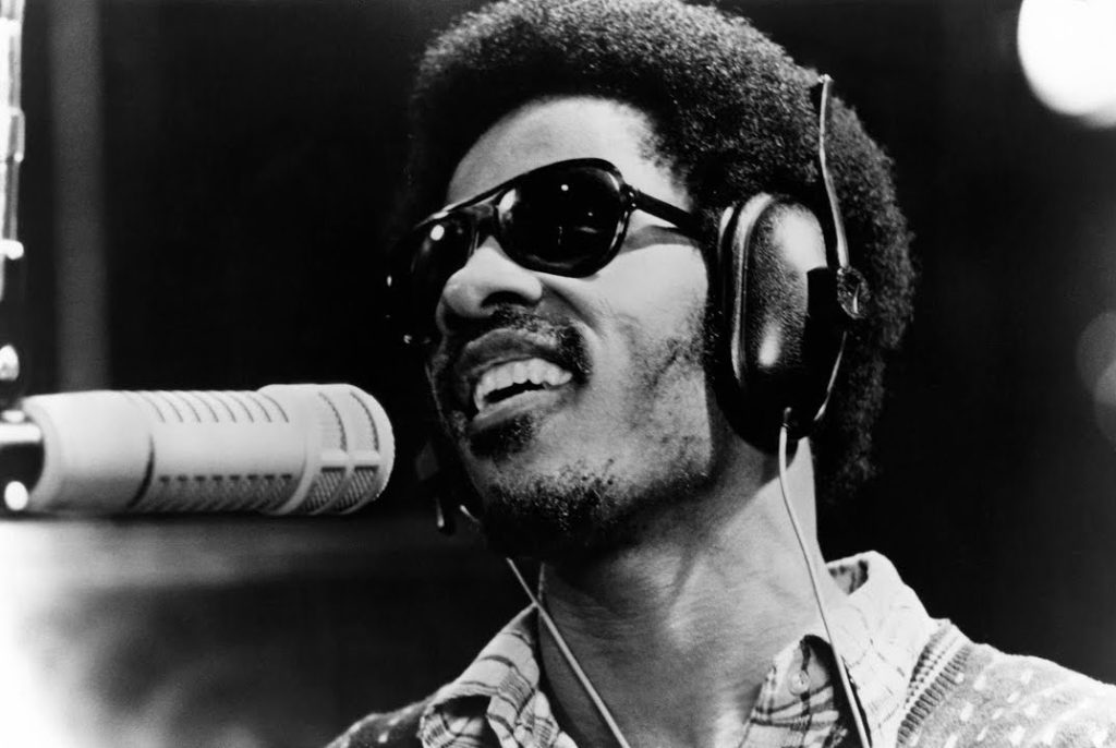 - Happy birthday Stevie Wonder (né le 13 mai 1950). 