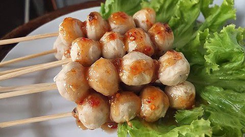 BlackMal__'s tweet photo. @pranan23 อยู่ร้าลูกชิ้นปิ้งเจ้าประจำ กินปะ? https://t.co/9JoDUOSMnK