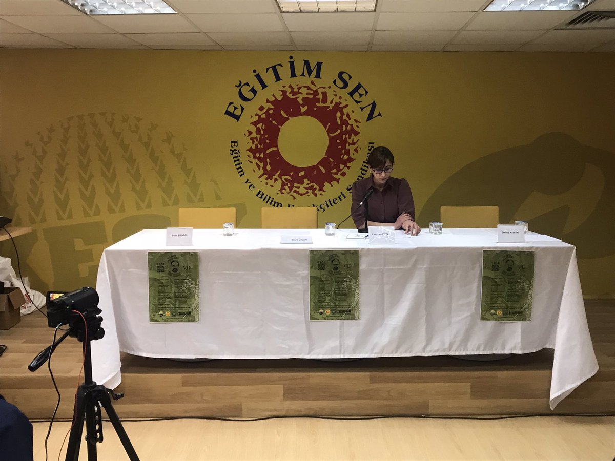 InfoTyhds's tweet photo. 7. Taner Yelkenci Hukuk ve Devlet Teorisi Sempozyumu, Büşra Özcan’ın açılış konuşmasıyla başladı. https://t.co/RSWDQRcFQj