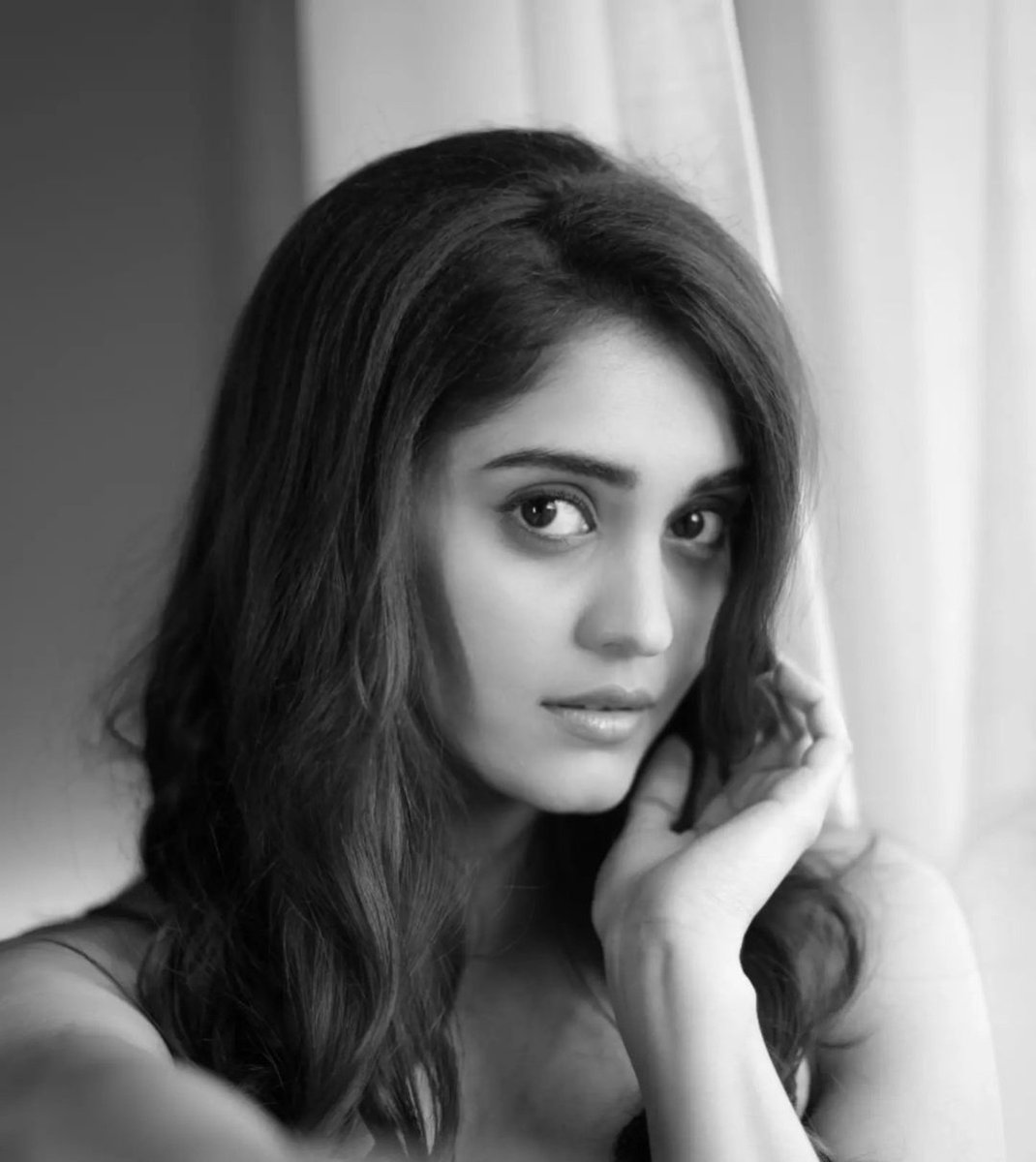 SurabhiFans's tweet photo. Did I just cross your mind 🐈‍⬛
@Surbhiactress 🖤 https://t.co/hHU2r3A4Lz