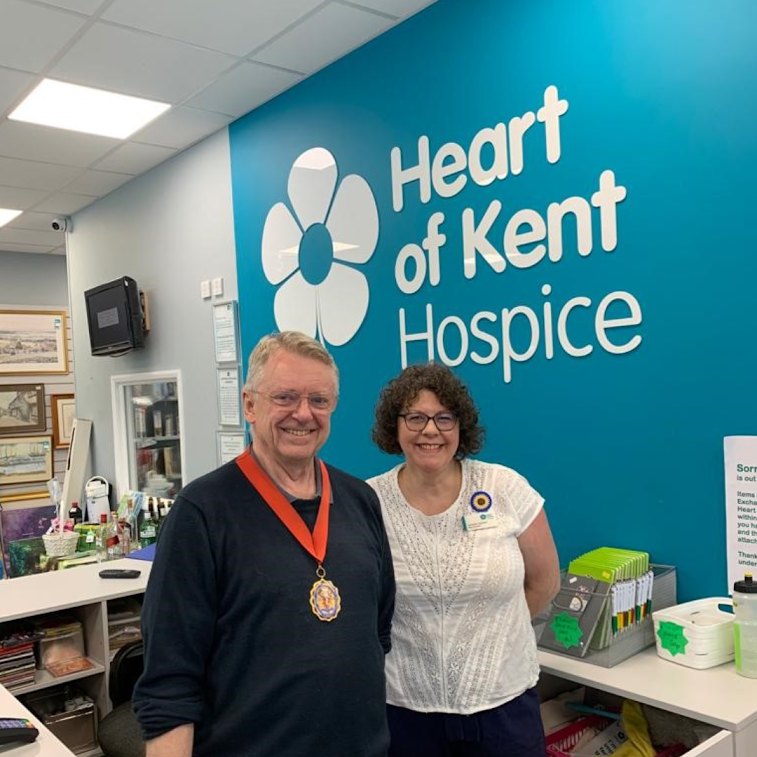 KCCChair's tweet photo. @KCCChair and @RogerGough2 have invited KCC Members to mark the Queen's Platinum Jubilee by helping us reach 70 hours of volunteering for the Queen's 70 years of service #70for70 Vice-Chairman @GaryCooke16 completes 1.5 hours at the Heart of Kent Hospice Charity shop #Maidstone👏 https://t.co/oUS9Oz2oMn