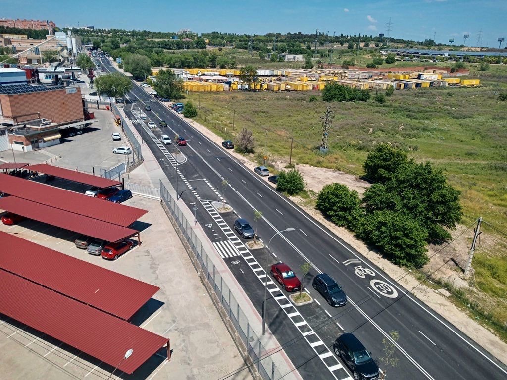 ingeniquitecto's tweet photo. Mi último post en #Linkedn sobre Movilidad Ciclista e implantación de nuevos itinerarios en Madrid
https://t.co/sYIdVQ3XhX
📸@adrianti1993
#movilidadciclista #movilidadurbana #carrilbici #bicimad #itinerarios #cbprotegido https://t.co/63R0IVP0dd