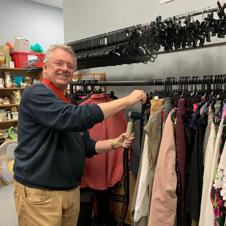KCCChair's tweet photo. @KCCChair and @RogerGough2 have invited KCC Members to mark the Queen's Platinum Jubilee by helping us reach 70 hours of volunteering for the Queen's 70 years of service #70for70 Vice-Chairman @GaryCooke16 completes 1.5 hours at the Heart of Kent Hospice Charity shop #Maidstone👏 https://t.co/oUS9Oz2oMn