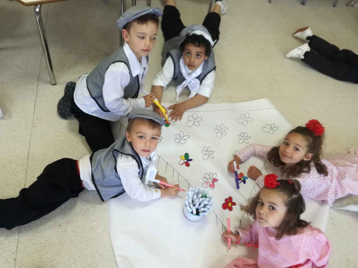 ColegiosElValle's tweet photo. Madrid, Madrid, Madrid...🎶
Pintamos unos bonitos mantones de #SanIsidro 🖍️🌹
#ColegiosElValle #FiestaMadrileña #Chulapos #2INF #SCH #ElValle https://t.co/IwGqAMk5oP
