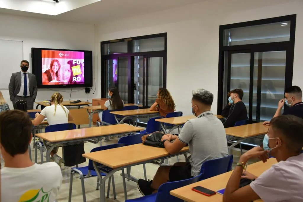 CEUAndalucia's tweet photo. El Centro de Estudios Profesionales CEU ofrece una oportunidad única de formación con los Másteres reglados de FP Superior https://t.co/K08E6dJ5Lh #fp #ciclosuperior #masterfp #empleabilidad #somosCEU https://t.co/l6gpiwttOT