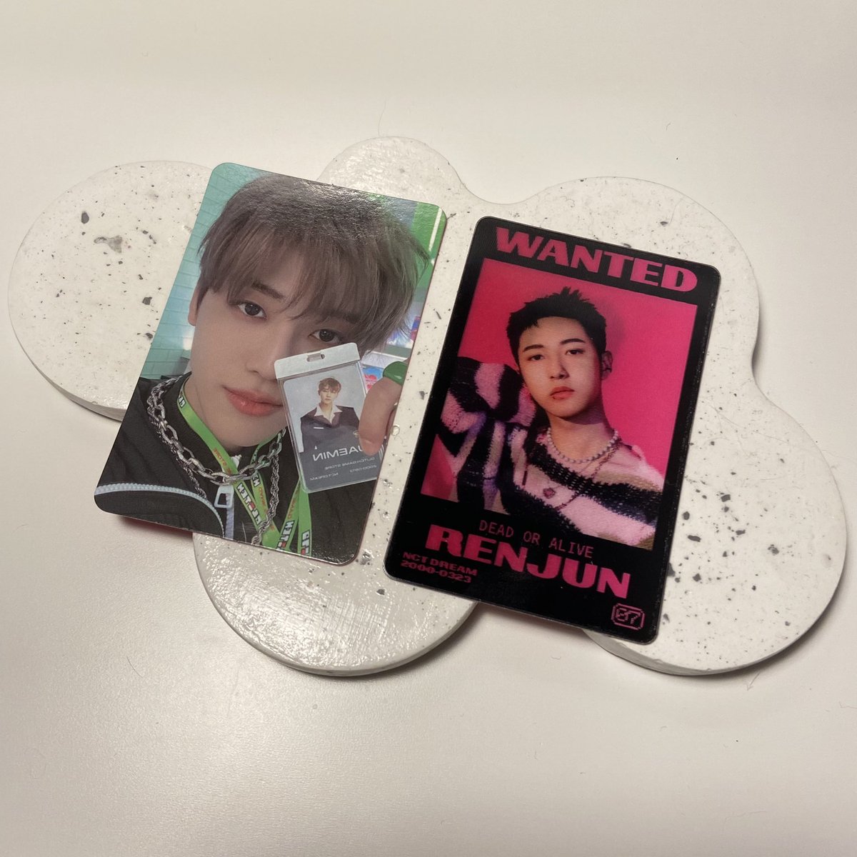 ytrcarts's tweet photo. ⟢ wts lfb ph

𓏔 jake specs set (hype concept, d:d wv pob, nct glitch mode pcs) 
𓏔 price 2.5k + pf 
𓏔 dop: payo / 3 days res
𓏔 mop: gcash, bdo 
𓏔 mod: ggx, sco 
𓏔 reply “mine set” to claim! 

⌗ enhypen hakanai solo jacket soljack glimo jaemin renjun photocard onhand https://t.co/0Yz3nYlgOy