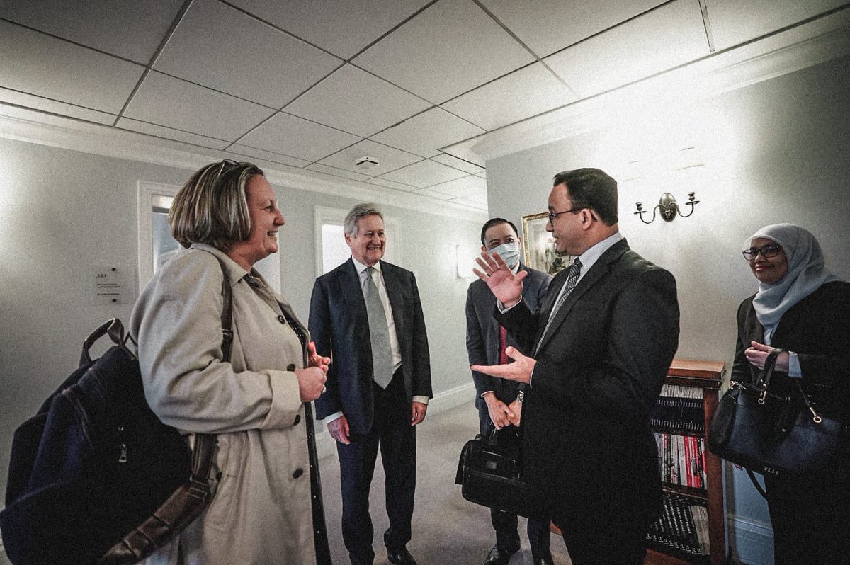 aniesbaswedan's tweet photo. Pertemuan produktif dengan Menteri Perdagangan Internasional Inggris, The Right Honourable Anne-Marie Trevelyan MP.

Kami membahas pengembangan hubungan kerja sama untuk mendukung Kota Jakarta mencapai target Net Zero Emissions pada tahun 2050...

https://t.co/Zak5XvGQHx https://t.co/aUfuhX5UCg