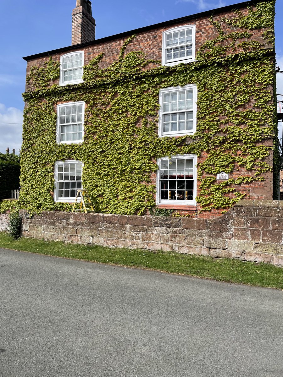 PeterMorgan152's tweet image. Outsides officially underway . Lovely property complete with sash windows in saighton Chester