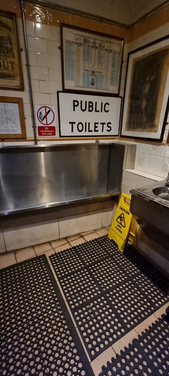 IrishPubToilets's tweet photo. The Glimmerman, Stoneybatter, Dublin 7. https://t.co/6ilp04whsX