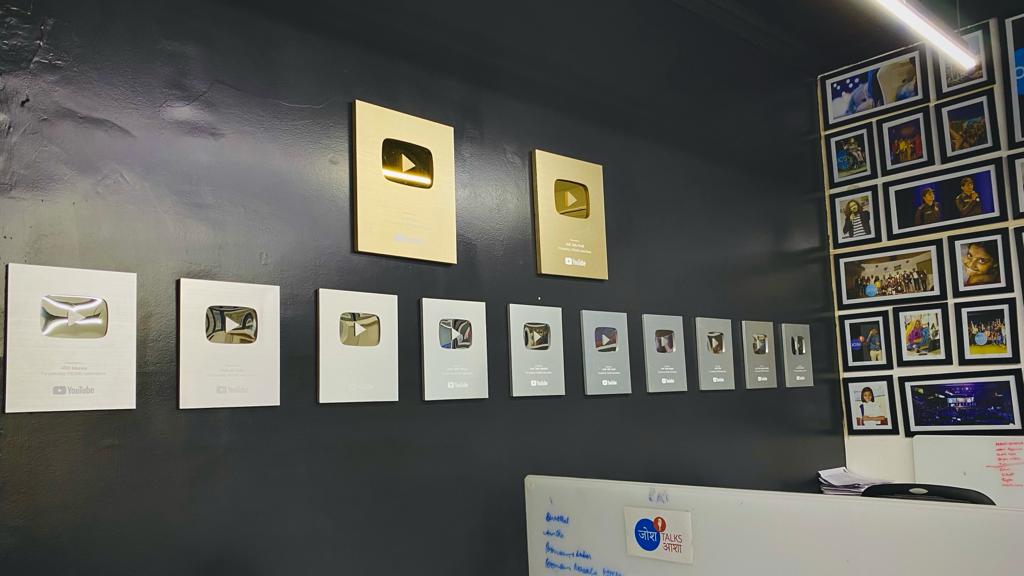 DeViratillier's tweet photo. We’ve crossed 16 Million Subscribers at @JoshTalksLive 🌻🚀🚀 https://t.co/pByjzDdaha