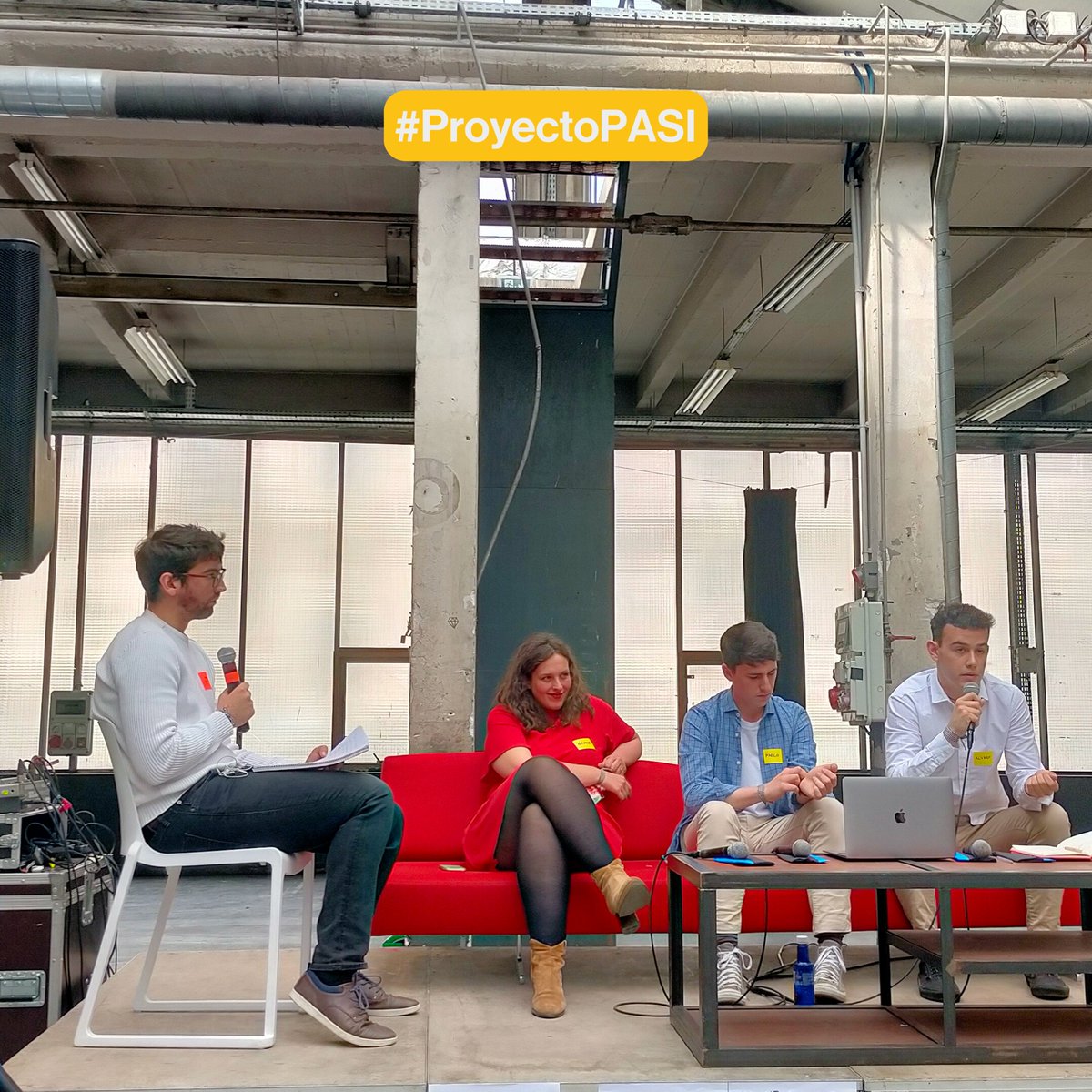 fundacionemplea's tweet photo. 🙌 ¡Exponiendo algunos de nuestros proyectos en París! Proyectos como ECO Pueblo y @vivid_rural o la Incubadora Nouvinalopó han sido expuestos en un evento con otras entidades europeas de innovación social.
#proyectoPASI #emplea #cooperacion #alianzas #paris #innovaciónsocial https://t.co/5ey5vUXH3o
