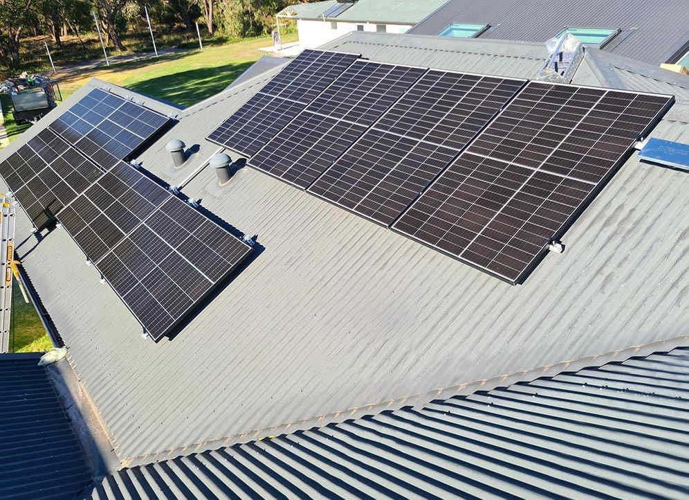 RegenPower2003's tweet photo. One of our solar installations
Location: Summerhill Drive, STAKE HILL WA 6181
System size: 13.26 kW kW Solar System
Panels: 34 x 390W Risen panels
Fronius: 1 X 10kW Fronius Symo
#rooftopsolar #solarsystem #regenpower #froniussolar #risensolar
https://t.co/EuuN68uMVY https://t.co/kkCuoHu9yK