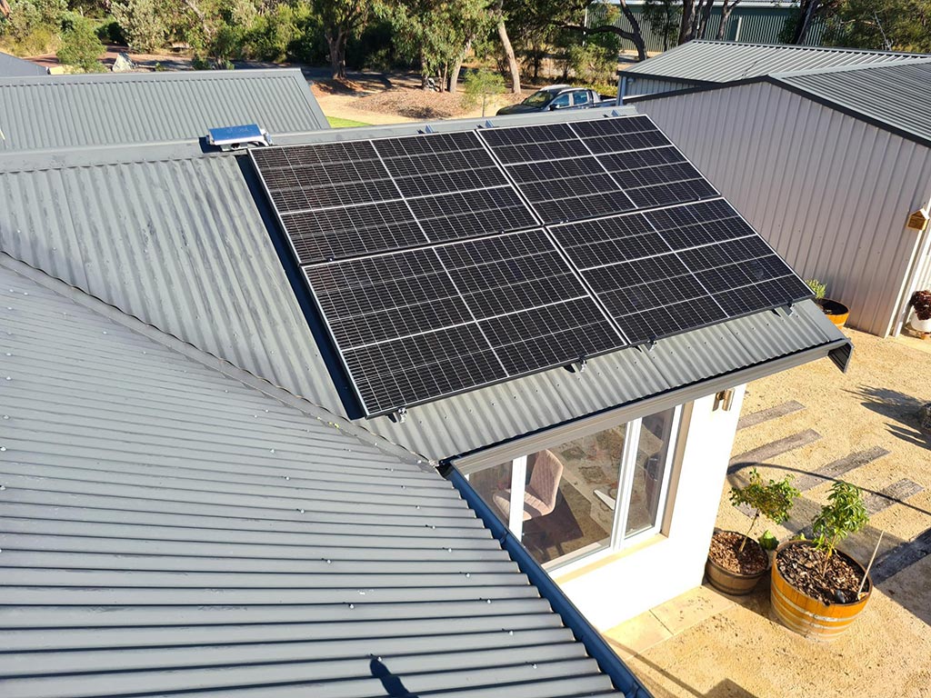 RegenPower2003's tweet photo. One of our solar installations
Location: Summerhill Drive, STAKE HILL WA 6181
System size: 13.26 kW kW Solar System
Panels: 34 x 390W Risen panels
Fronius: 1 X 10kW Fronius Symo
#rooftopsolar #solarsystem #regenpower #froniussolar #risensolar
https://t.co/EuuN68uMVY https://t.co/kkCuoHu9yK