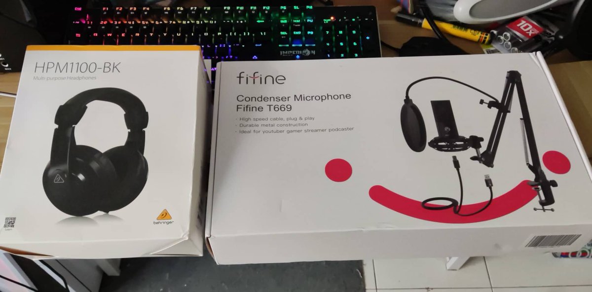 YuuRyuuEX's tweet photo. Its arrive . Never thought gonna get free Headphone Gift. Doing live Stream later on #twitch #twitchstreamer #smallstreamer  #fifineT669 https://t.co/8Vh5xHNPsO