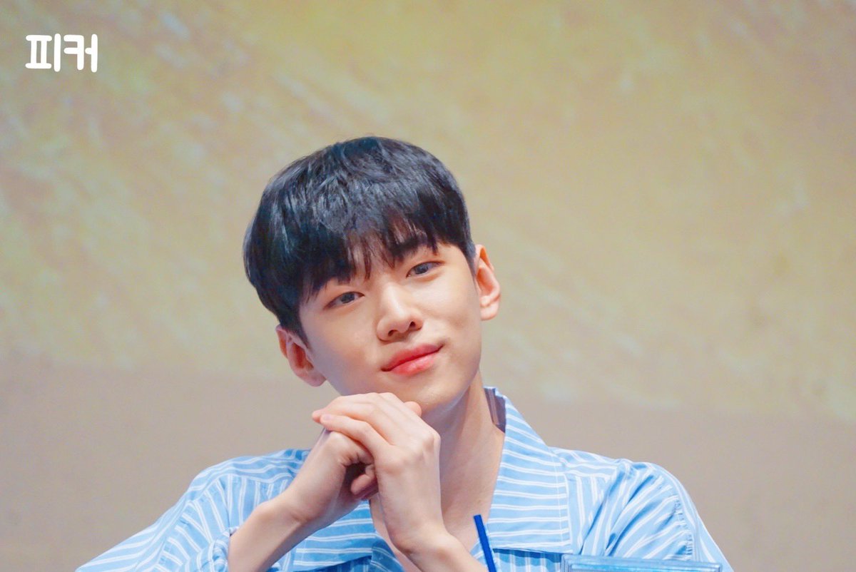 formyjaechan's tweet photo. 20220513 원더월 대면 팬싸 
재찬아💜 https://t.co/LxQ73MP8aZ