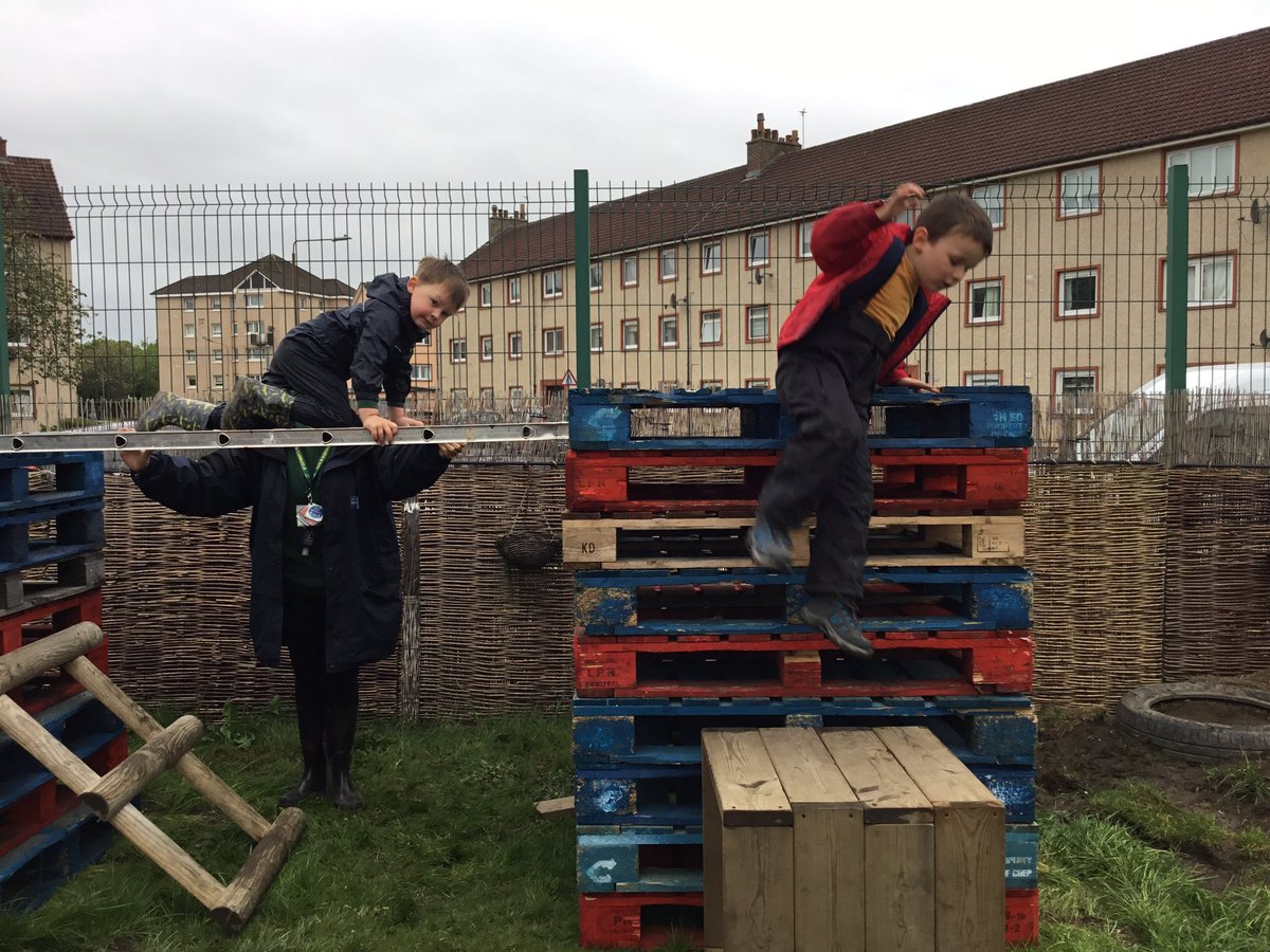 StCuthNursery's tweet photo. Taking risky play to a whole new level #frobel #riskyplay https://t.co/BlOrULNh53