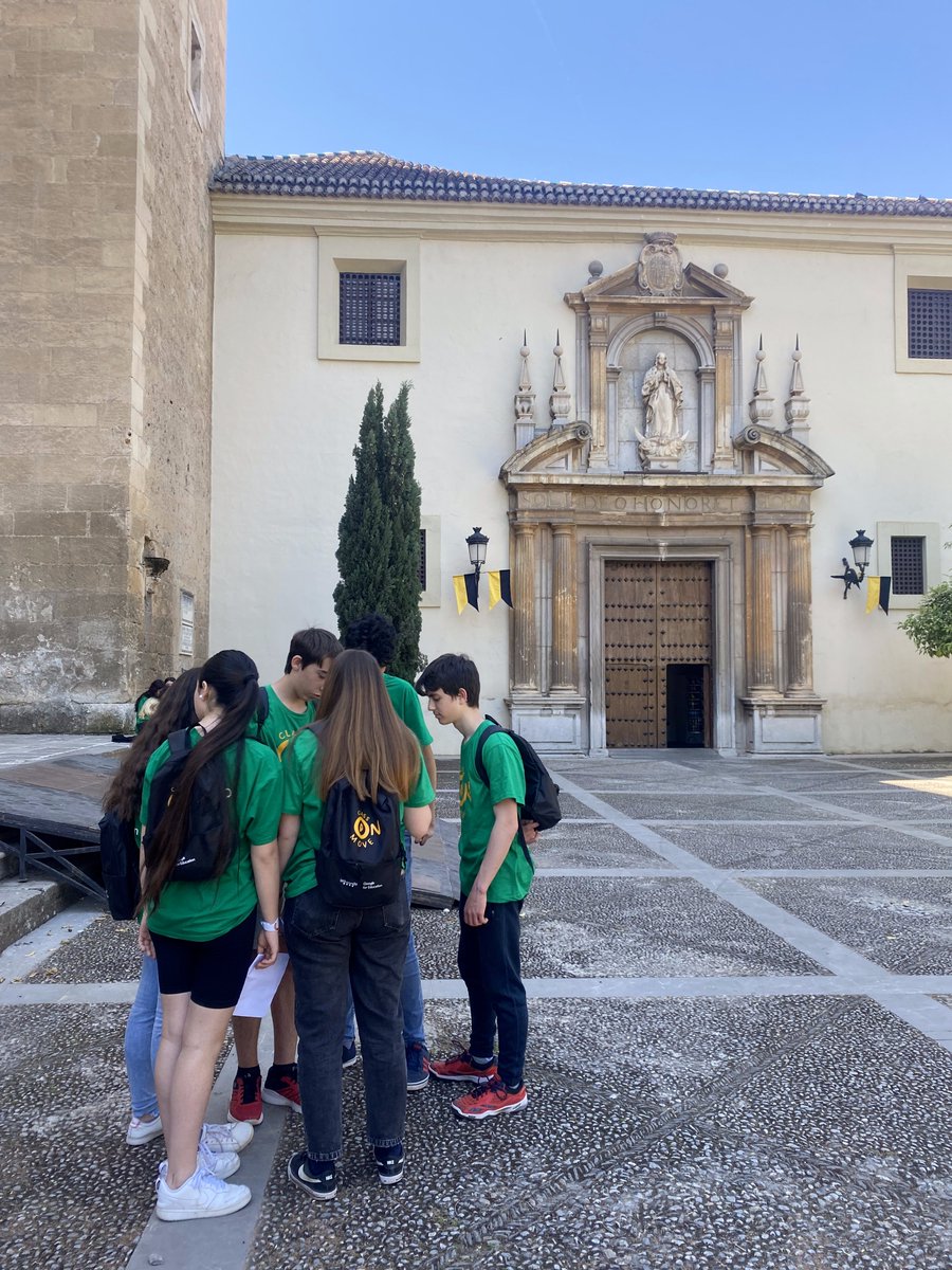 ieducando's tweet photo. 🔛El pasado miércoles tuvo lugar en Granada el segundo #Classonmove, llevado a cabo por los alumnos de 2º y 3º ESO del IES Ángel Ganivet 🤗
🗺️Durante la actividad, recorrieron lugares emblemáticos y trabajaron sobre ellos en español, inglés, chino, francés y lenguaje matemático https://t.co/rW7jzHw2wb