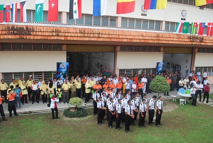 PUOIPOH's tweet photo. KARNIVAL HARI TERBUKA MARIN (MOD) DAN SAMBUTAN JUBLI EMAS JABATAN KEJURUTERAAN PERKAPALAN POLITEKNIK UNGKU OMAR

Buat julung kalinya Politeknik Ungku Omar ingin menjemput orang ramai menghadiri Karnival Hari Terbuka Marin dan Sambutan Jubli Emas Jabatan Kejuruteraan Perkapalan. https://t.co/vR5nraRBQe