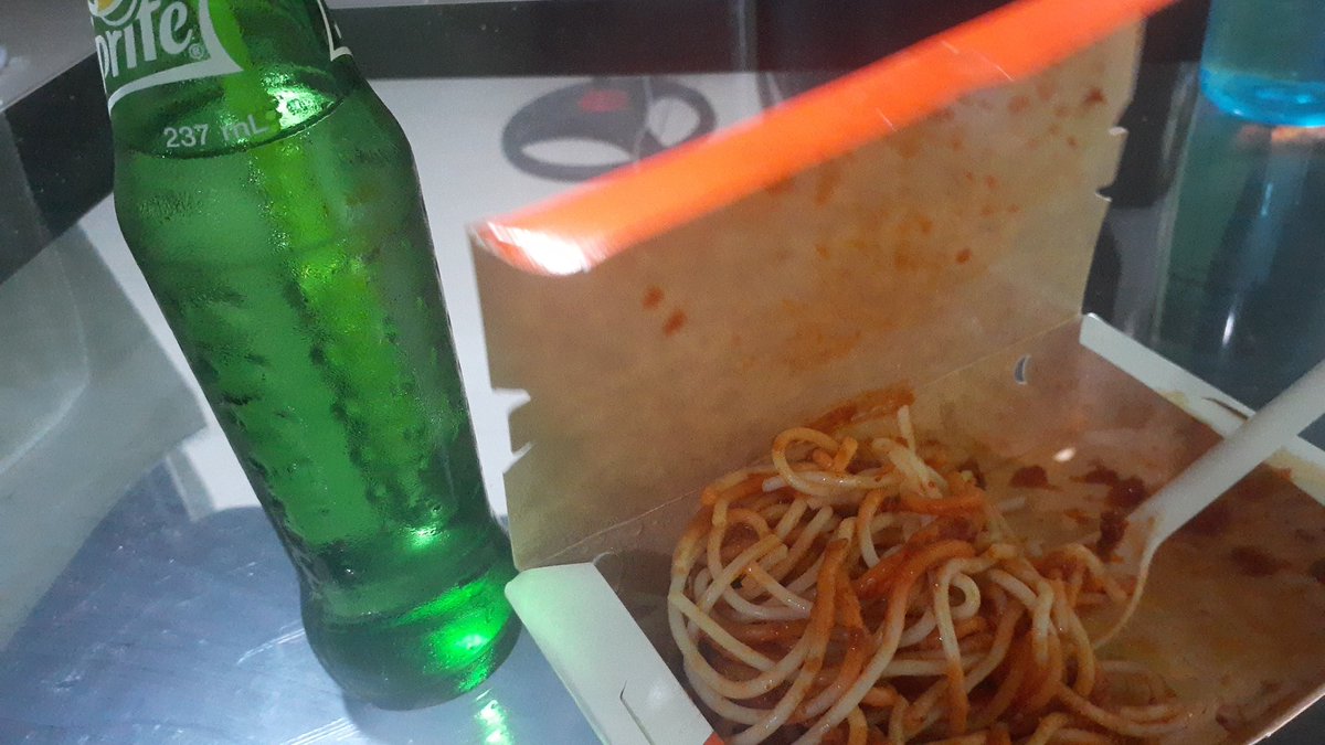dprjjuni's tweet photo. salamat po sa pa jollibee nyo mabubusog na po ko dito 😇 #kaunting_handaan_para_sa_MOA #thankspo @TXT_bighit https://t.co/9LVSIc20K8
