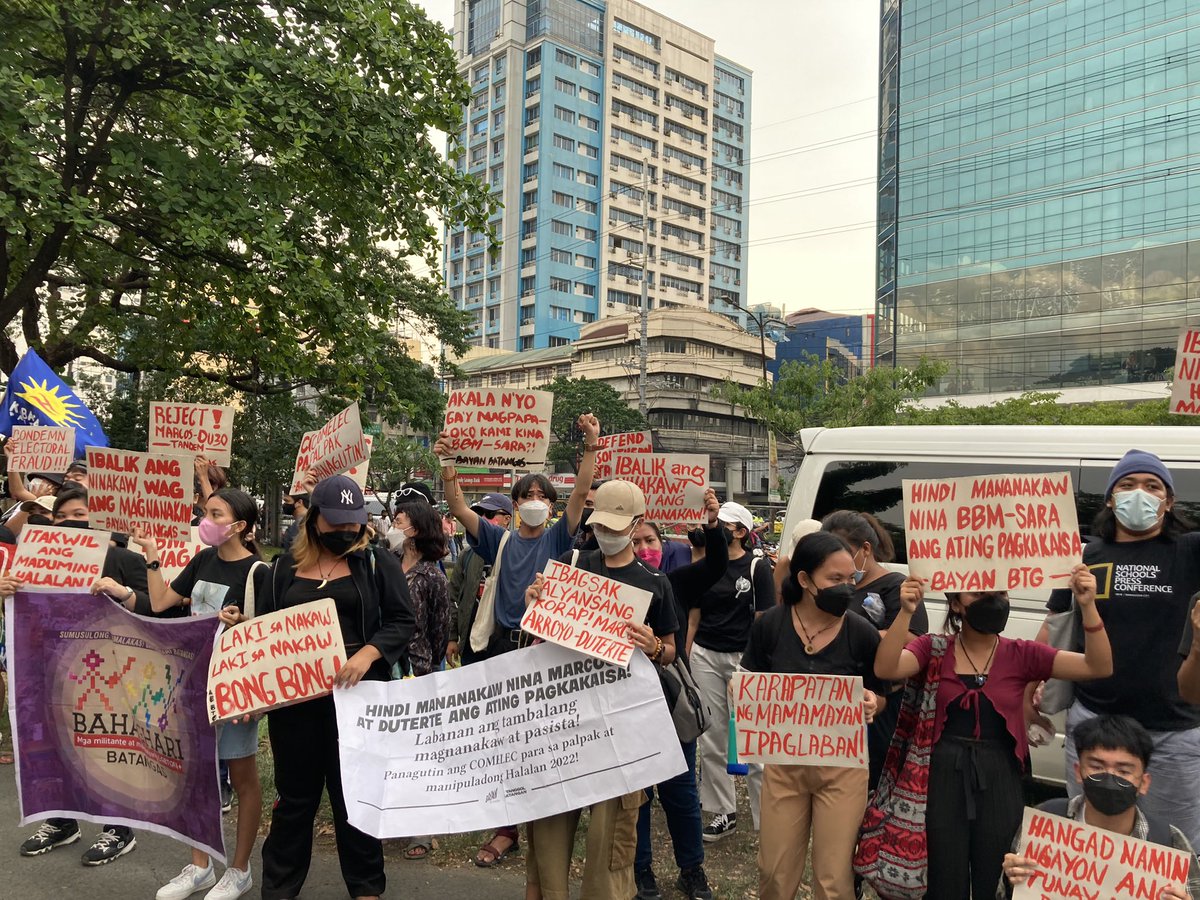 uplbperspective's tweet image. TINGNAN: Nasa Ateneo De Manila University na ang kaestudyantehan ng Timog Katagalugan para sa gaganaping Thanksgiving ng Leni-Kiko tandem, “Tayo ang Liwanag: Isang Pasasalamat.”

#Halalan2022
#KontraDaya
#NoToMarcosDuterte