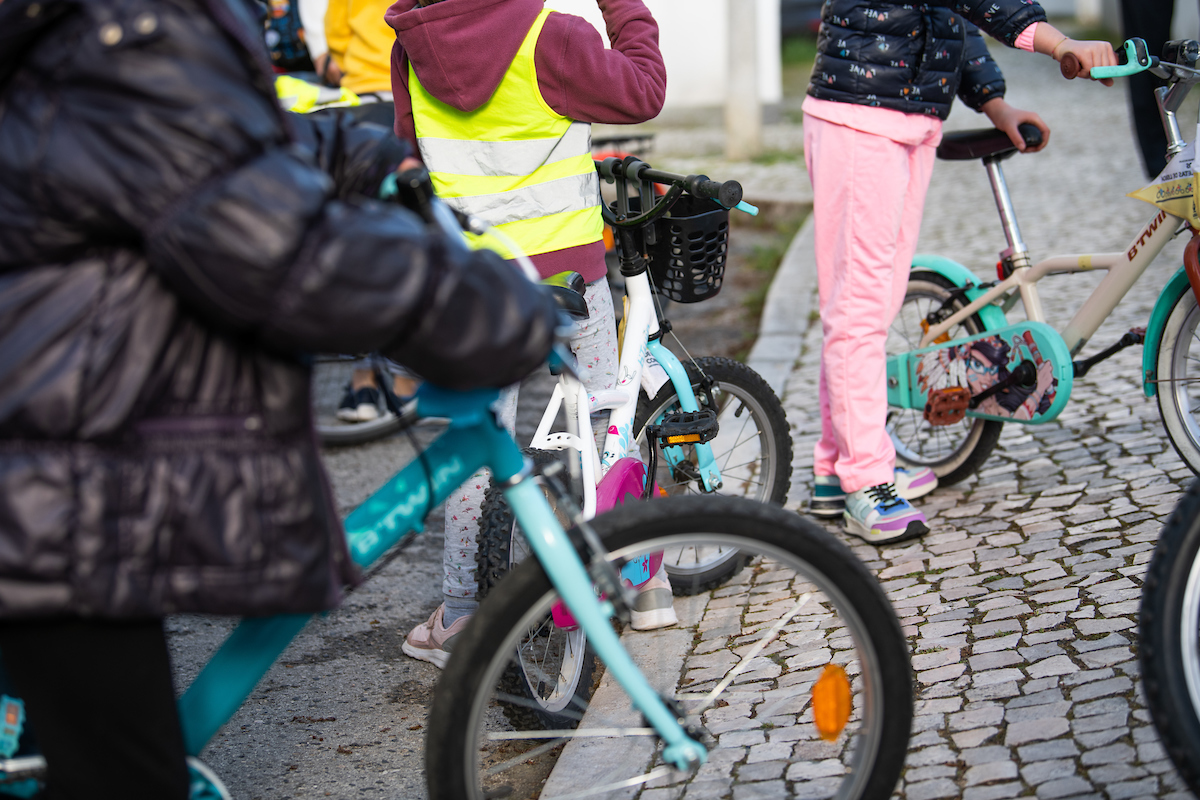 CamaraLisboa's tweet photo. Os Comboios de Bicicletas de #Lisboa continuam a crescer e têm novas linhas:
🚲EB 2,3 Paula Vicente
🚲EB1 de Telheiras
🚲EB S. Vicente, Telheiras
🚲EB Eugénio dos Santos
🚲Escola Alemã de Lisboa
🚲Colégio do Sagrado Coração de Maria
Inscrições e + info 👇🏽https://t.co/tKaSrmSg3A https://t.co/NuW2E0vCjO
