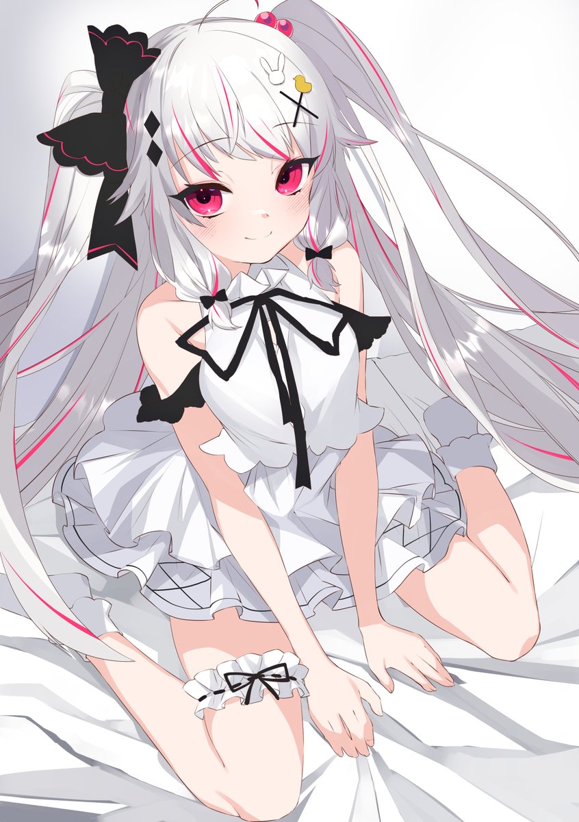ロリ夜見ちゃん完成しました 白髪にピンクメッシュと髪留めが すごい可愛いし 太 練色ツクネのイラスト ロリ夜見ちゃん完成しました 白髪にピンクメッシュと髪留めが すごい可愛いし 太 練色ツクネのイラスト