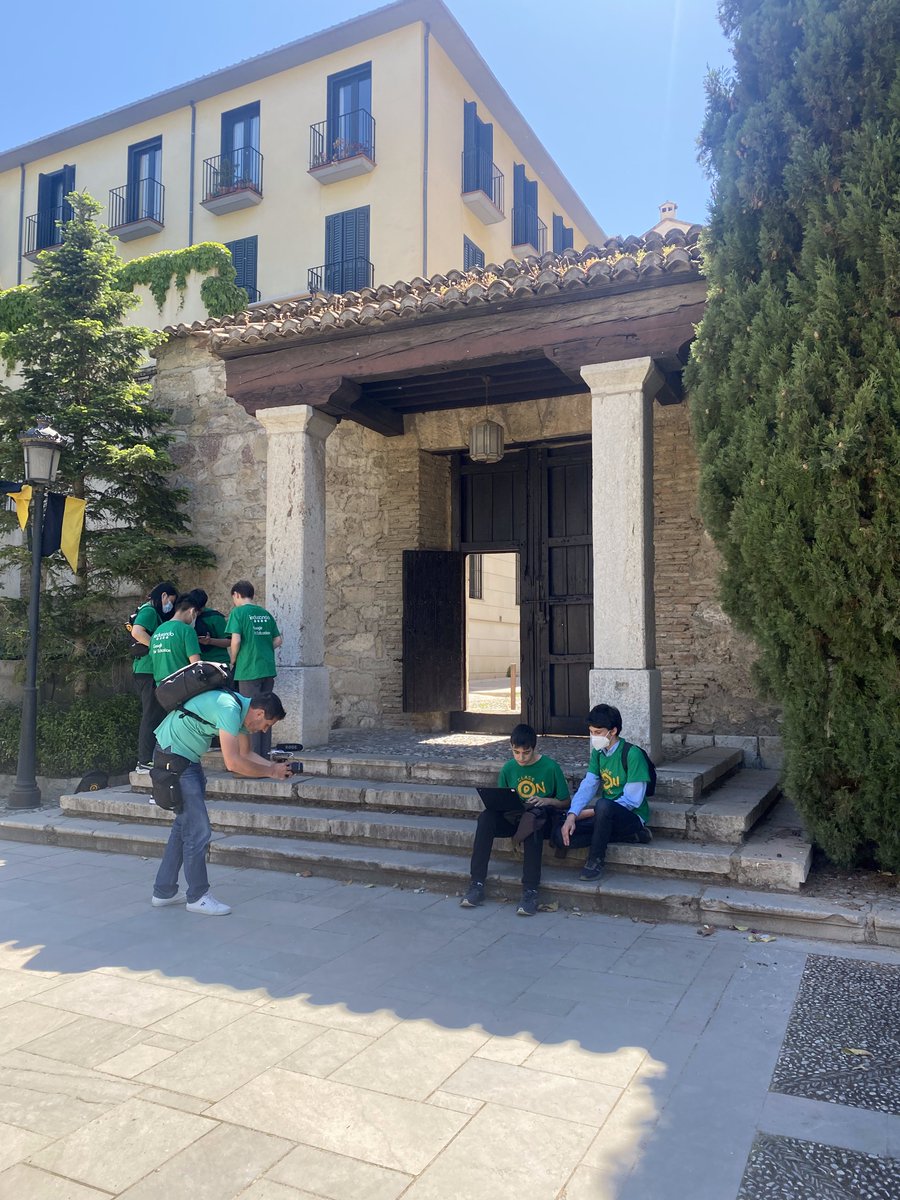 ieducando's tweet photo. 🔛El pasado miércoles tuvo lugar en Granada el segundo #Classonmove, llevado a cabo por los alumnos de 2º y 3º ESO del IES Ángel Ganivet 🤗
🗺️Durante la actividad, recorrieron lugares emblemáticos y trabajaron sobre ellos en español, inglés, chino, francés y lenguaje matemático https://t.co/rW7jzHw2wb