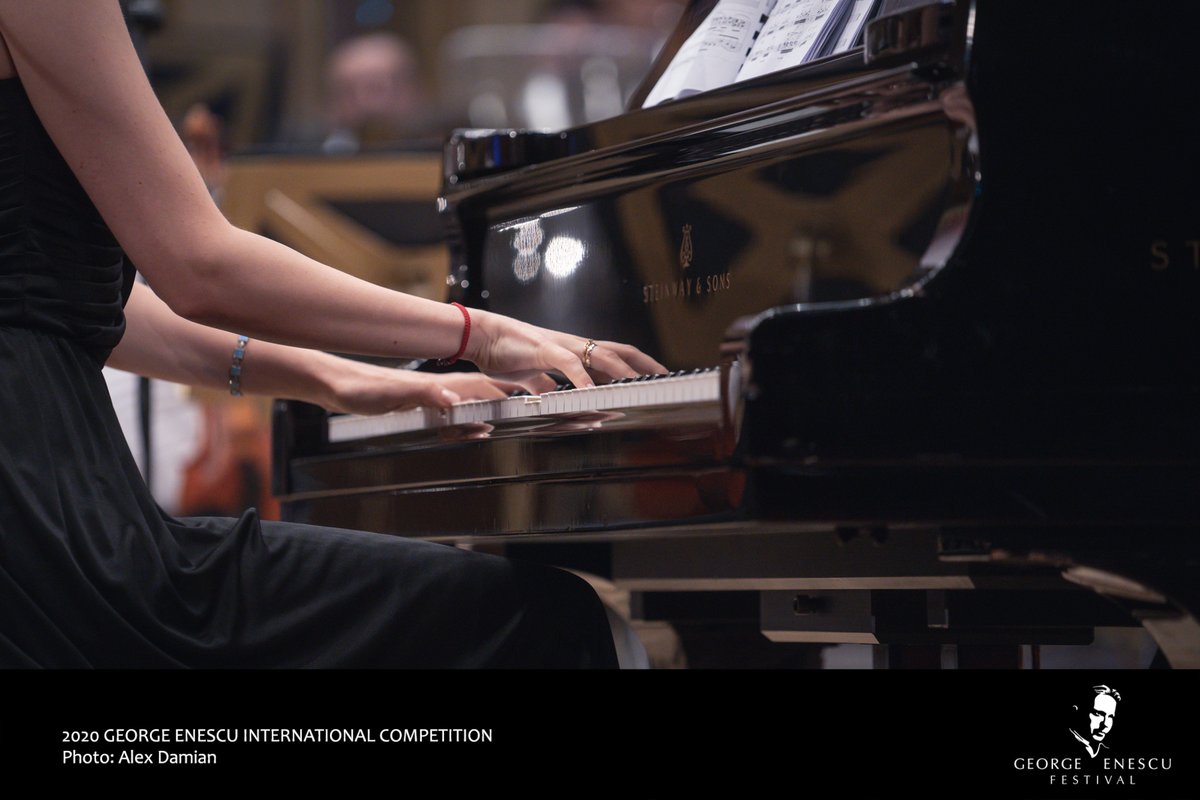 The Online Round of the #EnescuCompetition continues with the #Piano section, with 35 recitals given by young musicians from all over the world.👏

Classical music admirers have access to all the online content of the Competition for free. 💜

Watch here➡️bit.ly/Online-Piano-E…