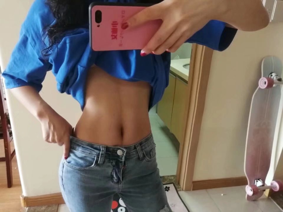 推特上男人太多了
实在看不过来了
以后门槛过了再说约的事儿吧
太低端的男生就别问了
你舍不得你那碎银几两
我也恶心和你们出去玩
掂量掂量自己再过门槛
弱水三千我只取几瓢