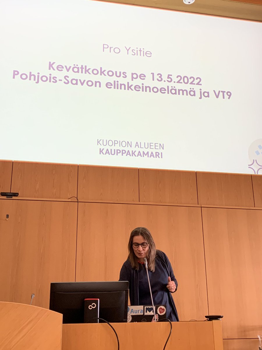 PYsitie's tweet photo. @kuopiochamber toimitusjohtaja Kaija Savolainen puhumassa Pohjois-Savon elinkeinoelämästä ja #vt9 
#proysitie #liikenne #elinkeinoelämä https://t.co/eNXvizS585