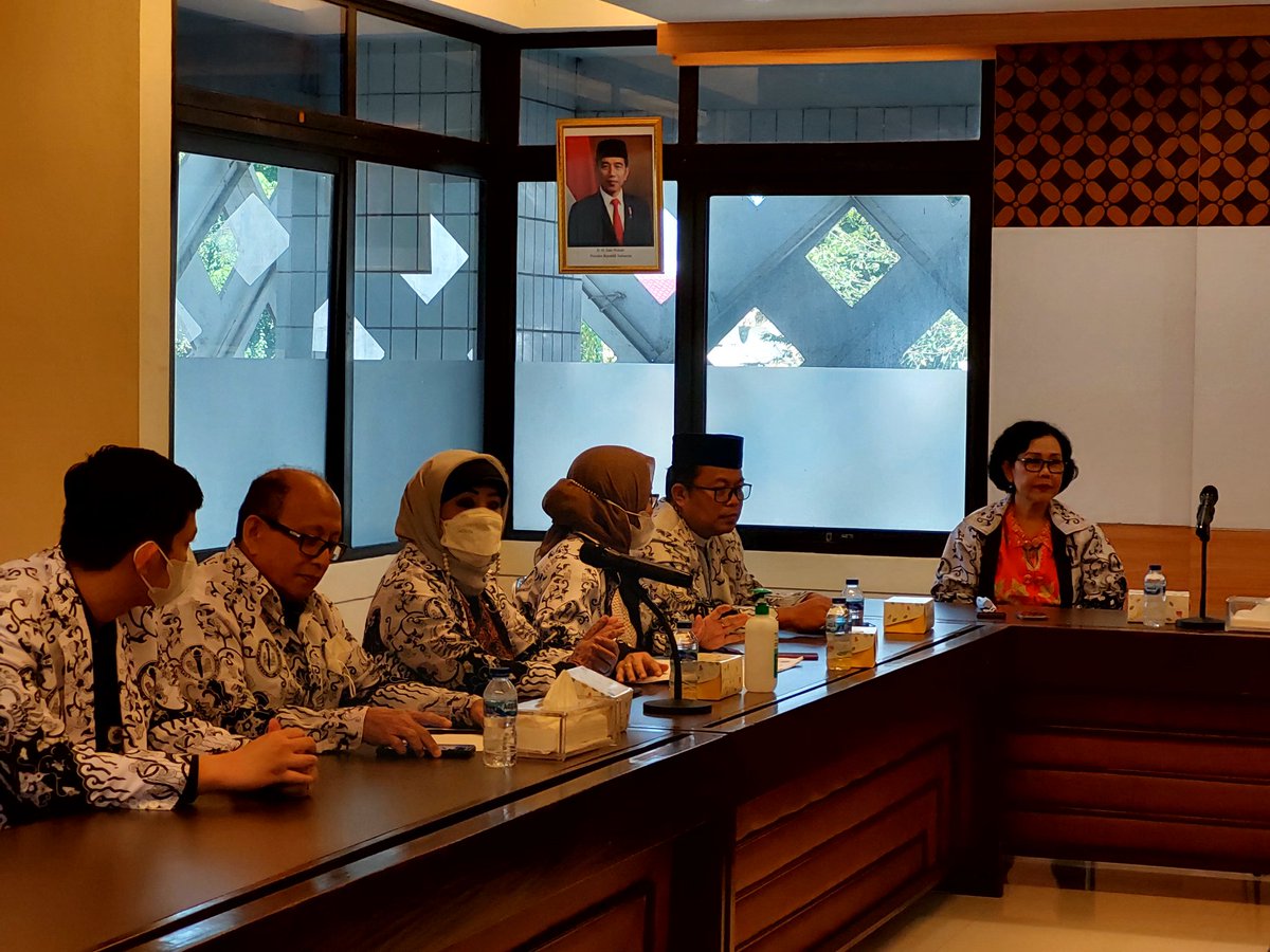 PBPGRI_OFFICIAL's tweet photo. Pengurus Besar PGRI menerima audiensi dr Persatuan Guru Madrasah Nasional Indonesia (PGMNI), diskusi singkat terkait perjuangan dari guru2 madrasah. PGRI dlm perjuangannya juga turut menyuarakan tentang kesejahteraan guru madrasah. 

#PGRI https://t.co/cwik4OFDWt