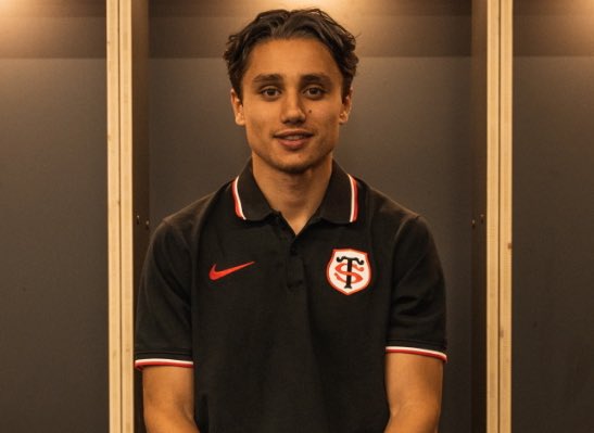 GauthierBaudin's tweet photo. 🚨OFFICIEL - L’international italien Ange Capuozzo s’engage au Stade Toulousain jusqu’en 2025 ! 

(Photo : Stade Toulousain) https://t.co/hTnY7Wi1yS