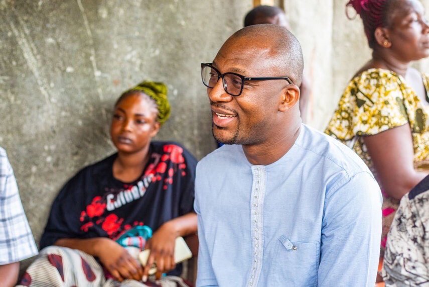 croireci's tweet photo. 11.05.22.Quartier libre à #Abobo pour nos apprenantes du projet #AlphabetFemmes. Échanges et bilan de leur programme d’apprentissage. Mais aussi l’occasion pour notre équipe de leur remettre des livres de lecture. Le cercle s’est agrandi. Leurs efforts sont remarquables. https://t.co/4vr2tcjWiu