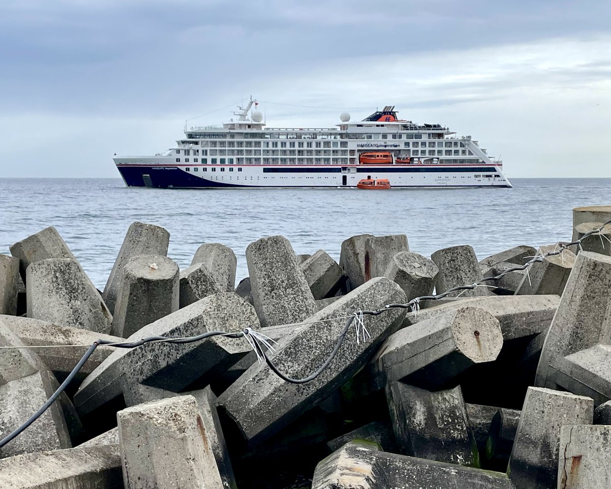Wir erwarten insgesamt 869 Gäste heute.
Zusätzlich dürfen wir die "Hanseatic Inspiration" der Reederei "Hapag-Lloyd Cruises" heute auf Helgoland begrüßen.😊
Welkoam iip lunn!