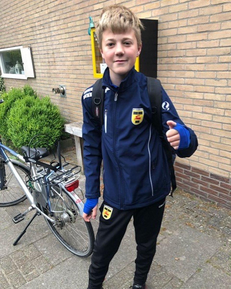 SCCambuurLwd's tweet photo. 🏫 En ook op school! 💛💙

#SCCDAY https://t.co/8EkemmOcep