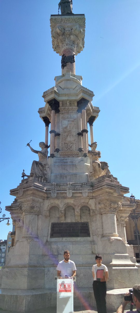 joxerrasenar's tweet photo. .@LABsindikatua-k, Foru Hobekuntzaren 40. urteurrenean, adierazpen bat aurkeztu du eta bertan gogora ekarri du Nafarroak ez zuela ezer erabaki, gutxi batzuen artean erabaki zutela. Bat egiten dute @Na21org-k bihar 17:30ean deitutako manifestazioarekin
@berria https://t.co/HMLcN1MmyN